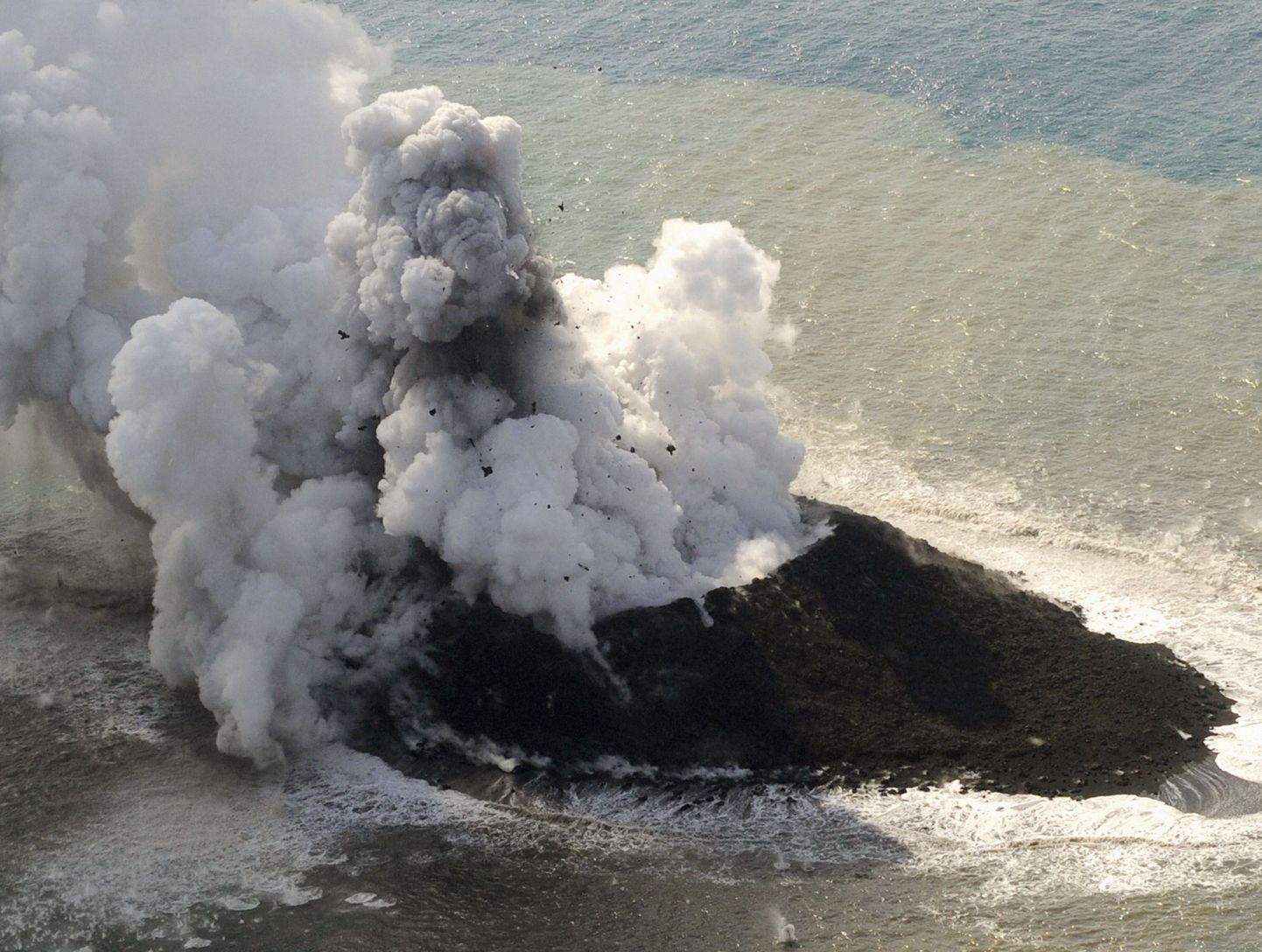 Jaapan sai uue vulkaanilise saare