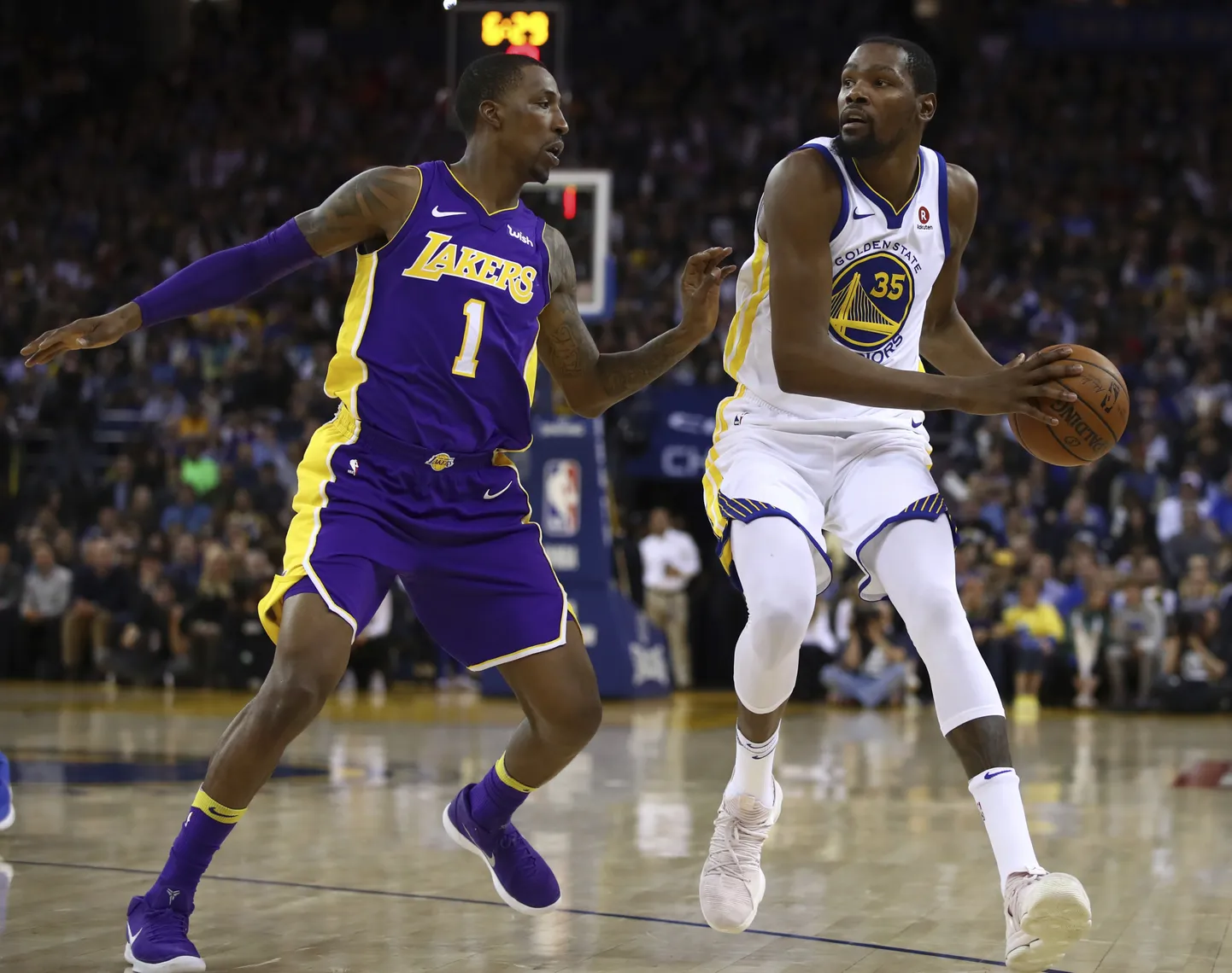 Kevin Durant (paremal) ja Kentavious Caldwell-Pope.