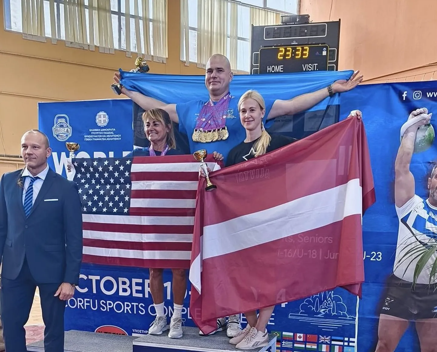 Eesti koodise edukaimaks sportlaseks MMil tõusis Tanel Kurisoo (keskel), kes teenis kokku seitse medalit, neist viis kulda.