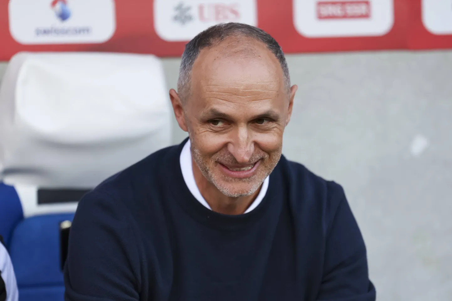 Thomas Häberli oma viimasel mängul Eesti koondise peatreenerina oma kodumaal ja kodulinnas, Šveitsis Luzernis, Swissporarenal.