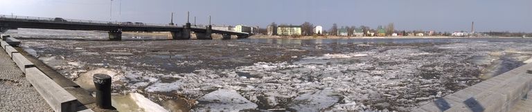 Jääminek Pärnu jõel täna pärastlõunal.