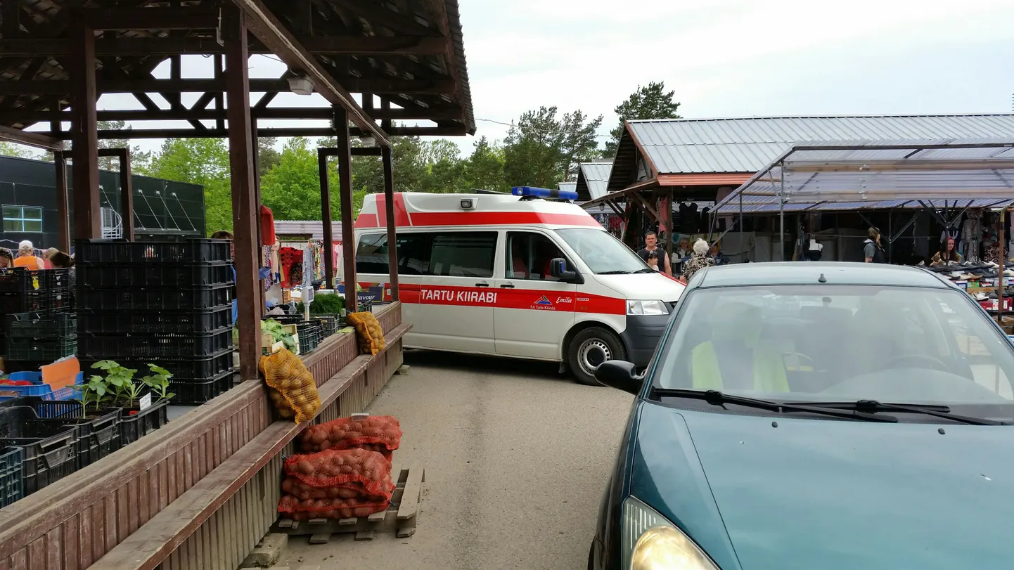 Liiklusõnnetus Viljandi turul