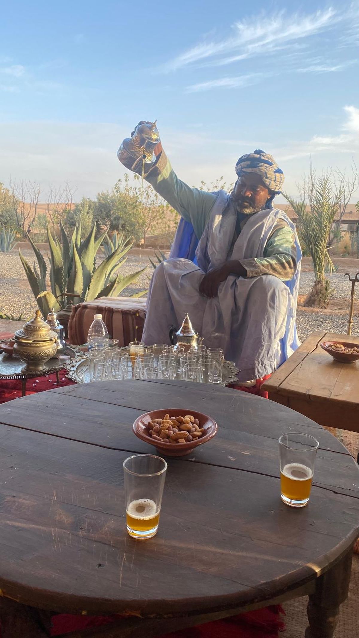 Teel on Maroko kultuuris väga oluline koht. Seda valatakse muidu kõrgelt ja joana!