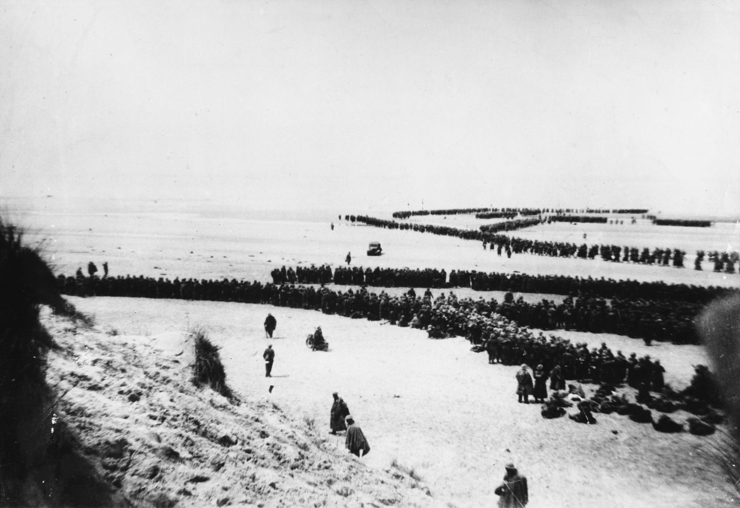 Briti sõdurid mais 1940 Prantsusmaa Dunkerque'i rannal ootamas äraviimist