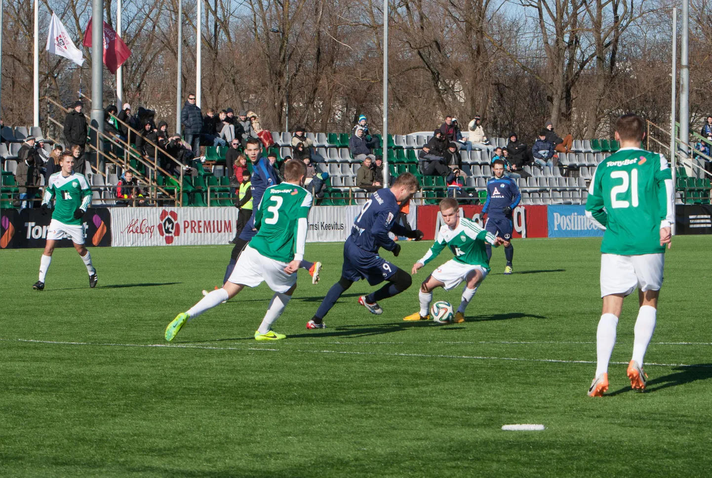 Aleksei Jahhimovitš Levadia särgis (nr 21).