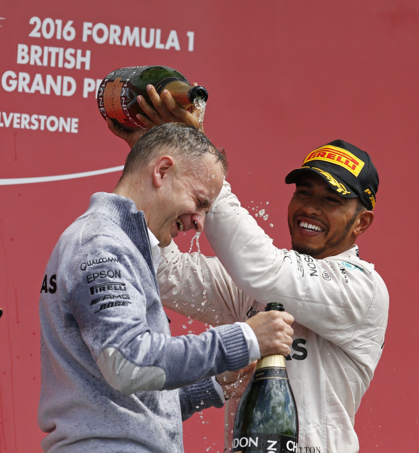 Paddy Lowe koos kolmekordse vormel-1 sarja maailmameistri Lewis Hamiltoniga.