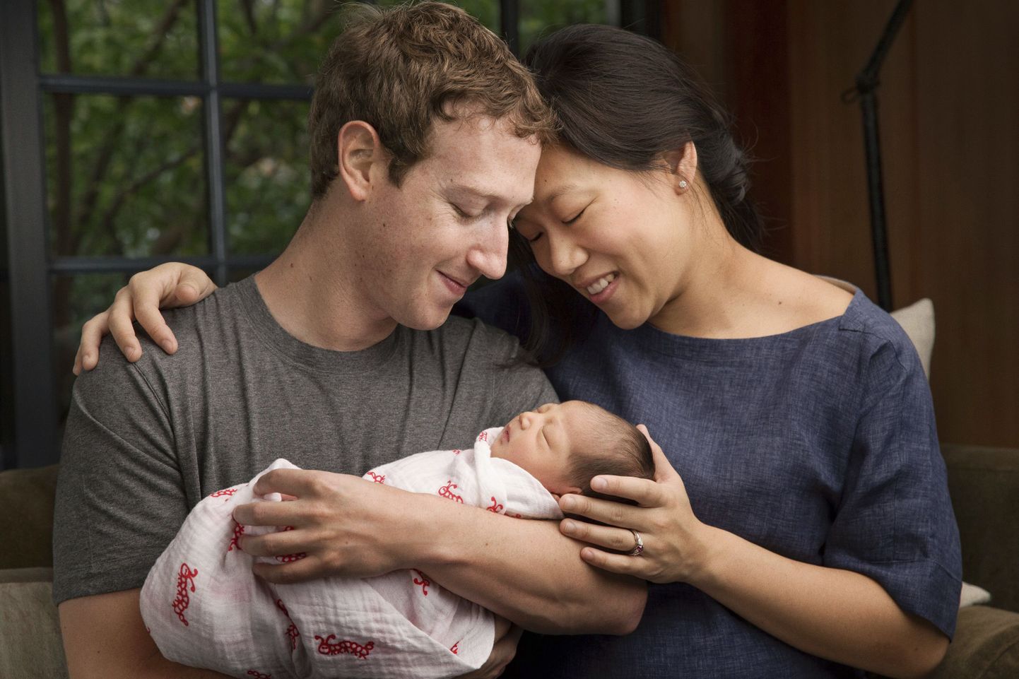 Mark Zuckerberg ja tema naine Priscilla Chan Zuckerberg tütre Maxiga.