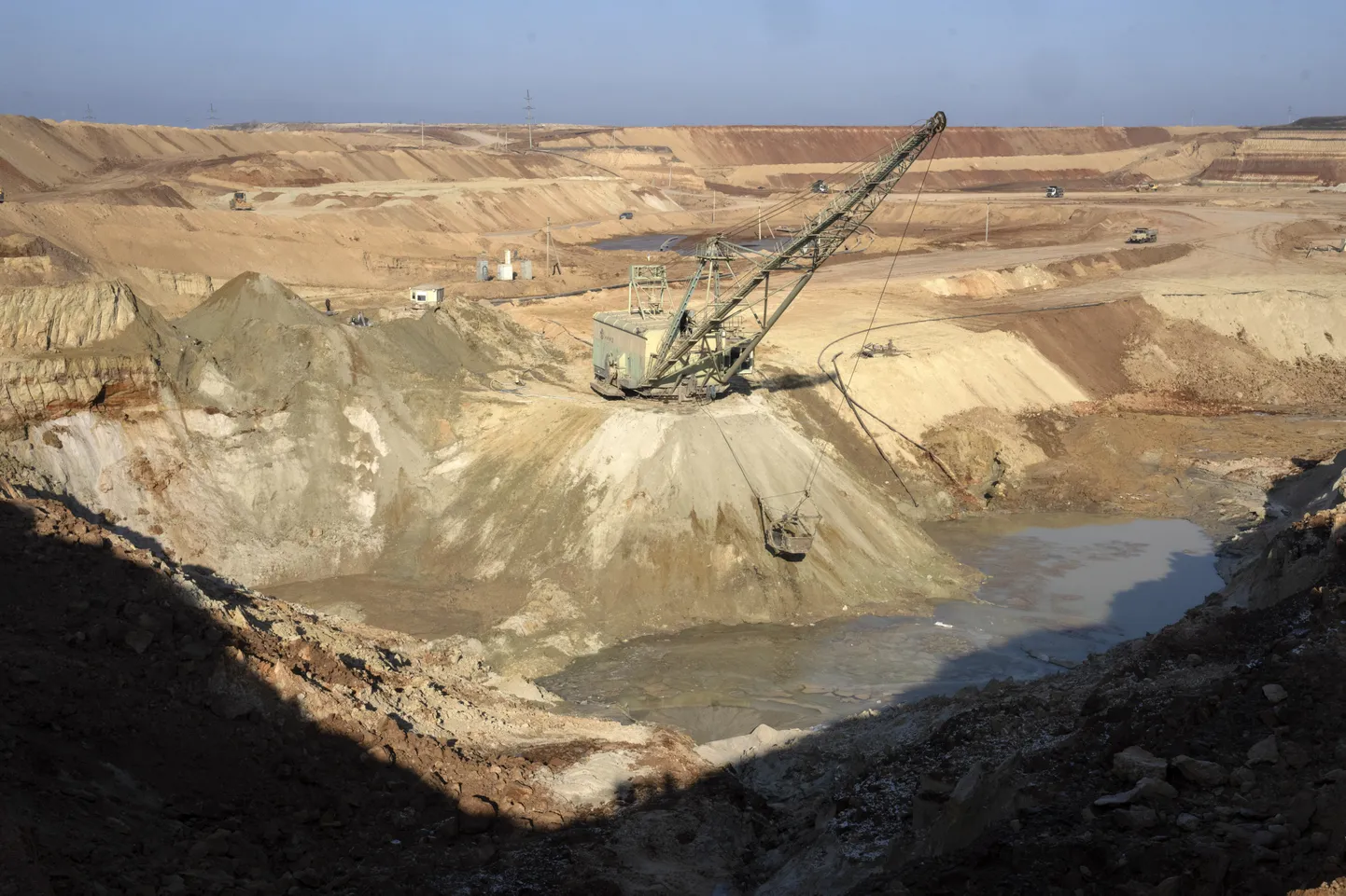 Вид на карьер по добыче ильменита в Кировоградcкой области, Украина, среда, 12 февраля 2025 г.