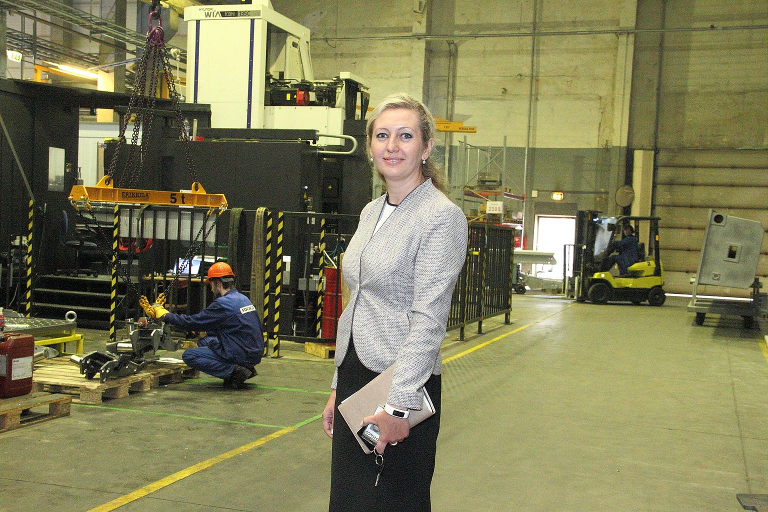 Лариса Шабунова в цеху руководимого ею завода Fortaco Estonia.