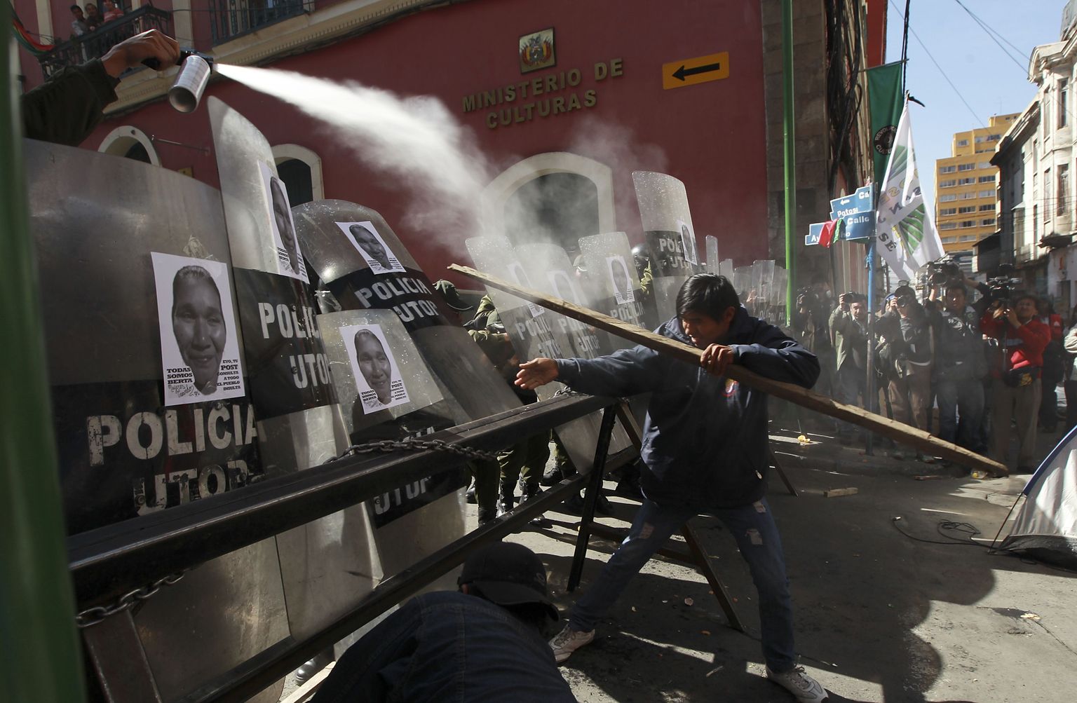 Politsei ja pärismaalaste vastasseis La Pazis Boliivias.