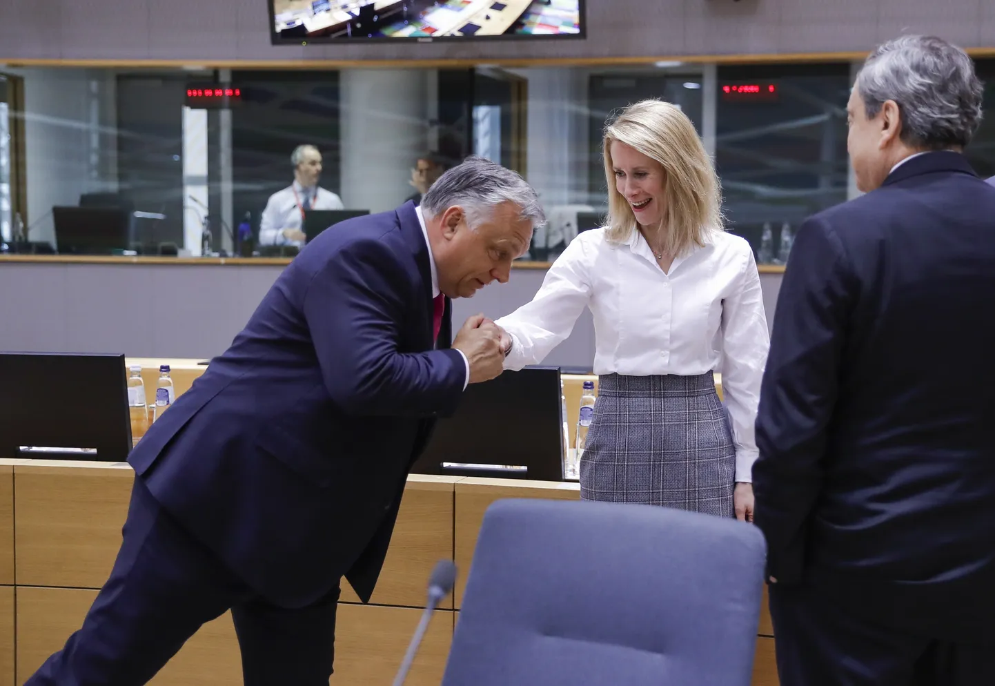 Ungari peaminister Viktor Orban ja Eesti ekspeaminister, nüüd ELi välispoliitika juht, Kaja Kallas 30. mail 2022. a toimunud Euroopa Ülemkogul.