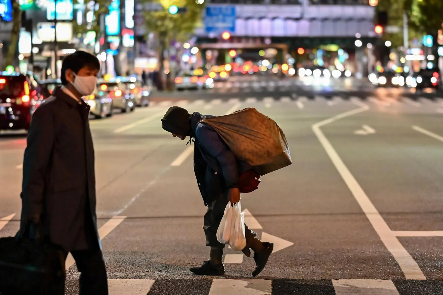 Бездомный на улице Токио.