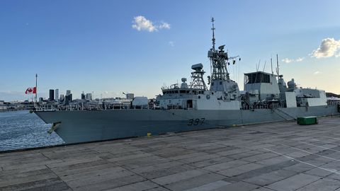 Канадский военный корабль в Таллиннском порту вызывает вопросы
