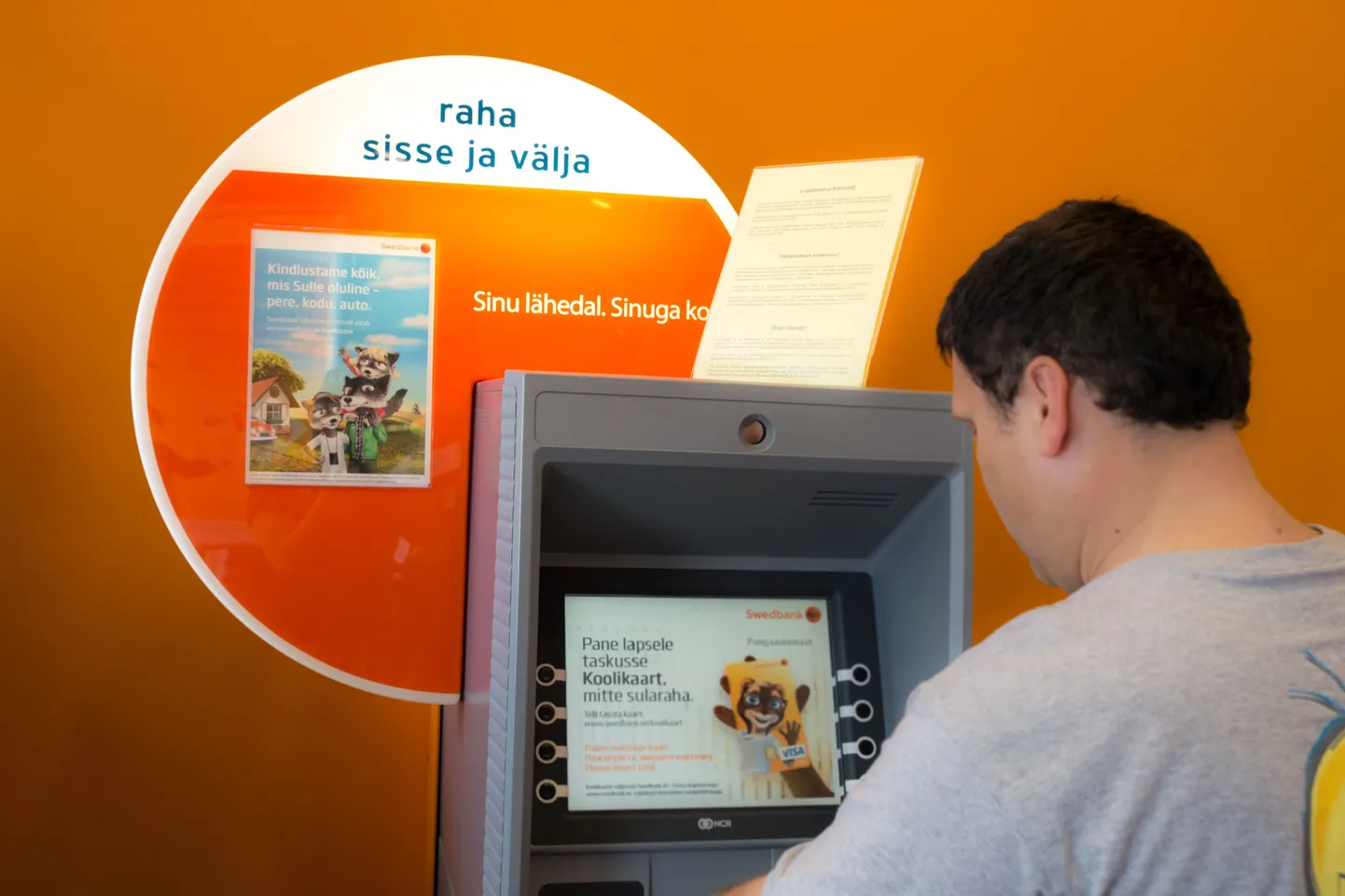 Pangapunktidesse pandi automaadid, kus sularahatehinguid teha.