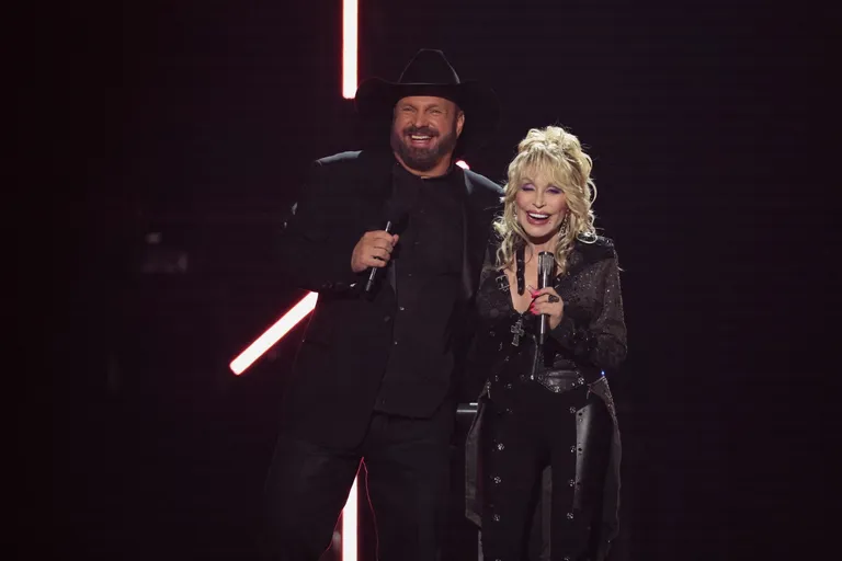 Garth Brooks ja Dolly Parton.