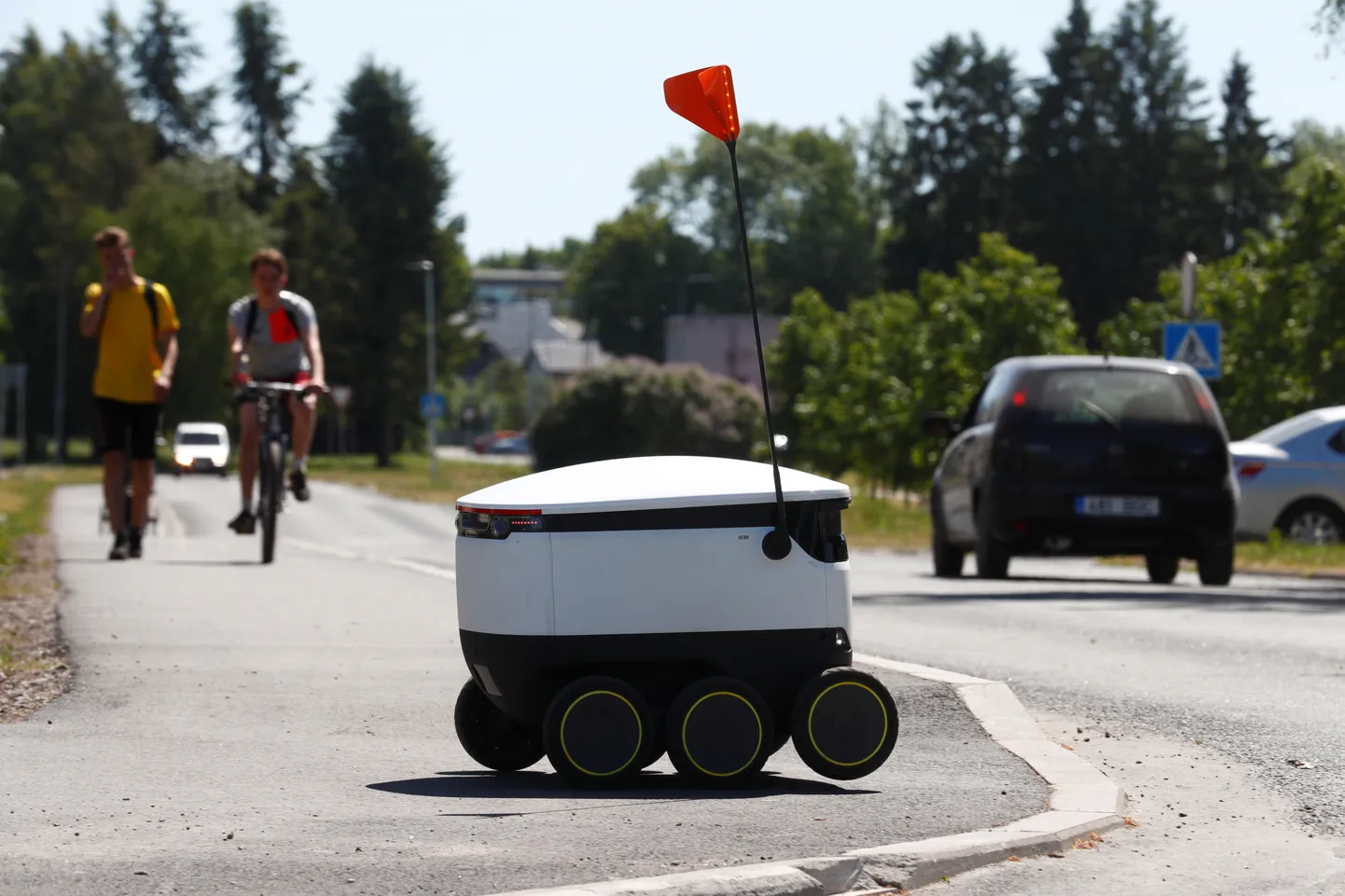 Starshipi pakiveorobot Saue teedel