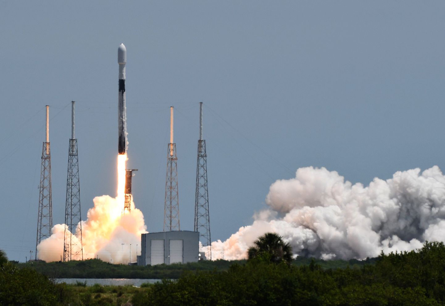 Satelliidi viib orbiidile SpaceXi Falcon 9 rakett