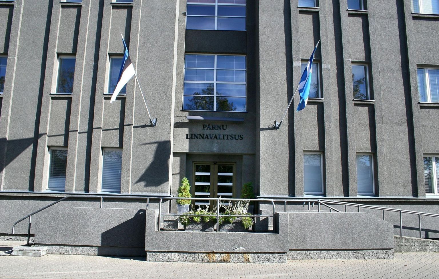 Pärnu linnavalitsuse hoone Karja tänaval.