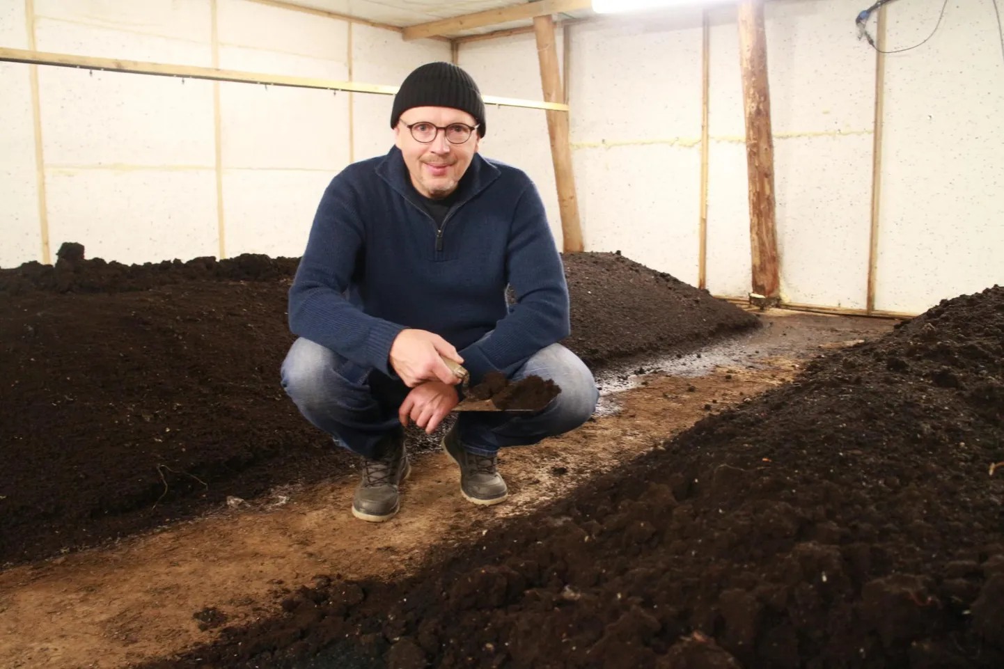 „Staratel on Venemaal aretatud vihmaussitõug ja loodud just väetise tootmiseks,” selgitab ettevõtte juht Jaanus Saadve.