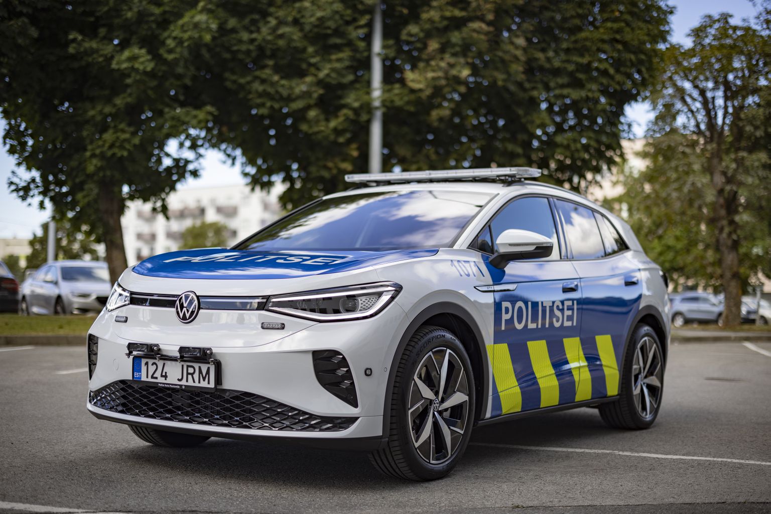 В своей работе полиция будет использовать электромобиль Volkswagen ID4 GTX.