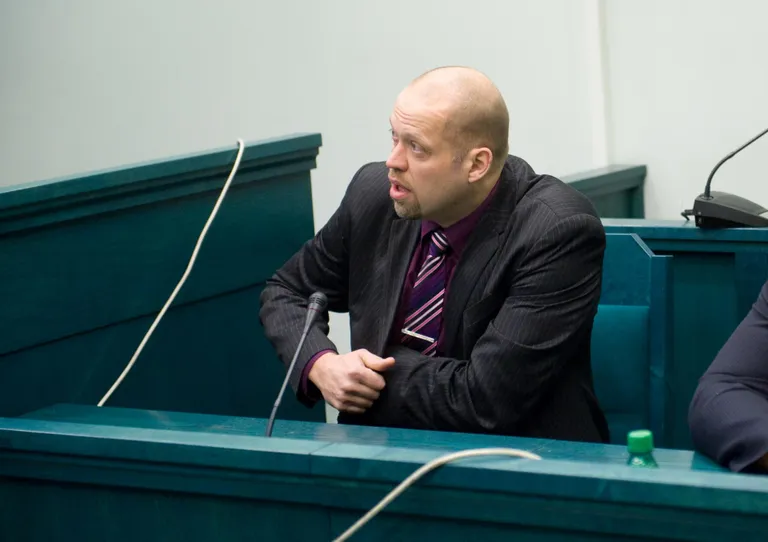 Tõnu Korts on ärimehena peamiselt tuntud ehitusettevõtte Merko eksjuhina, kes maadevahetuse protsessis andis pistist kõrgele Tallinna linnaametnikule ja mõisteti selle eest trellide taha.