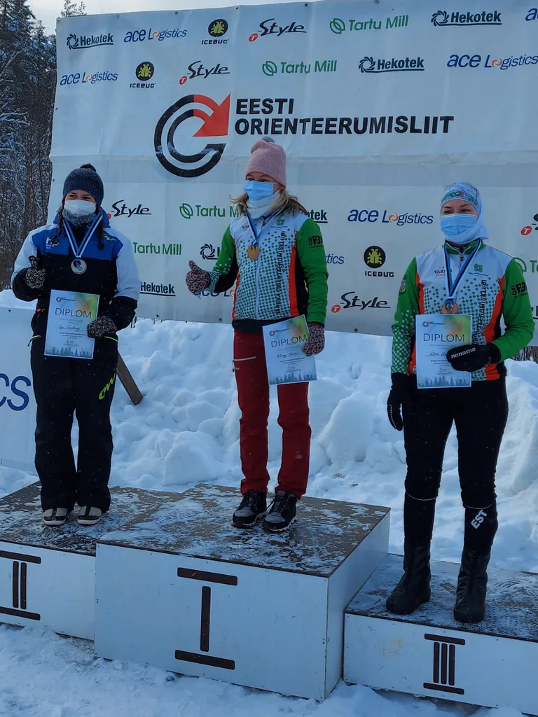 Suusaorienteerumise naiste esikolmik.
