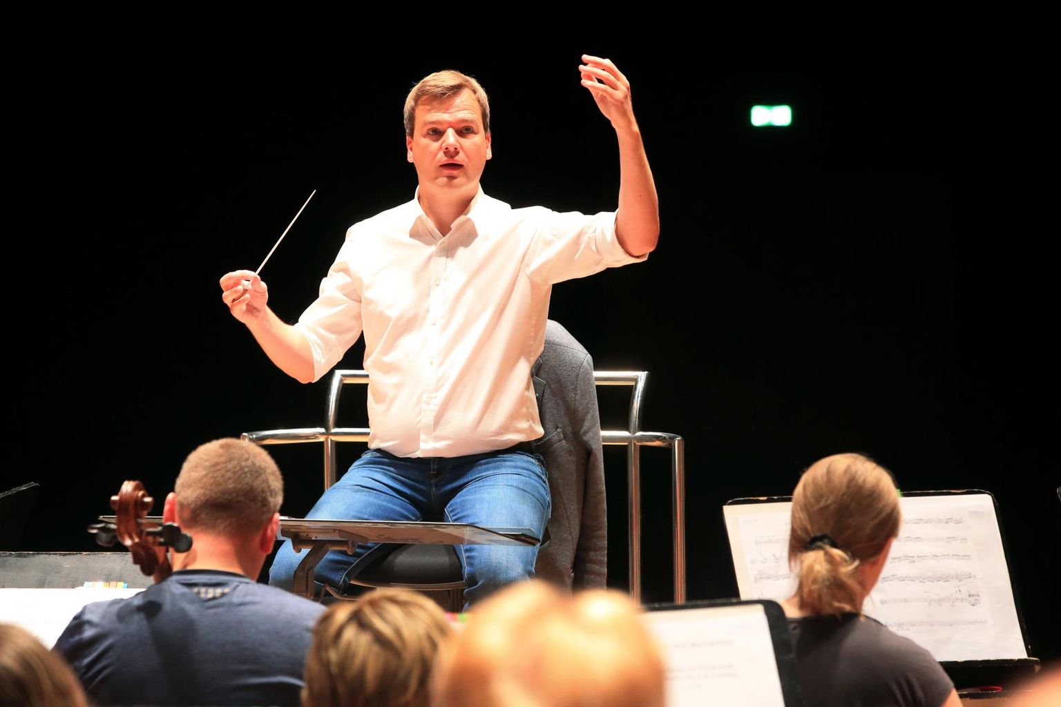 Risto Joost (40) alustas kolmapäeva hommikul Vanemuise sümfooniaorkestriga proovi Eino Tambergi «Avafanfaaride» läbimänguga.