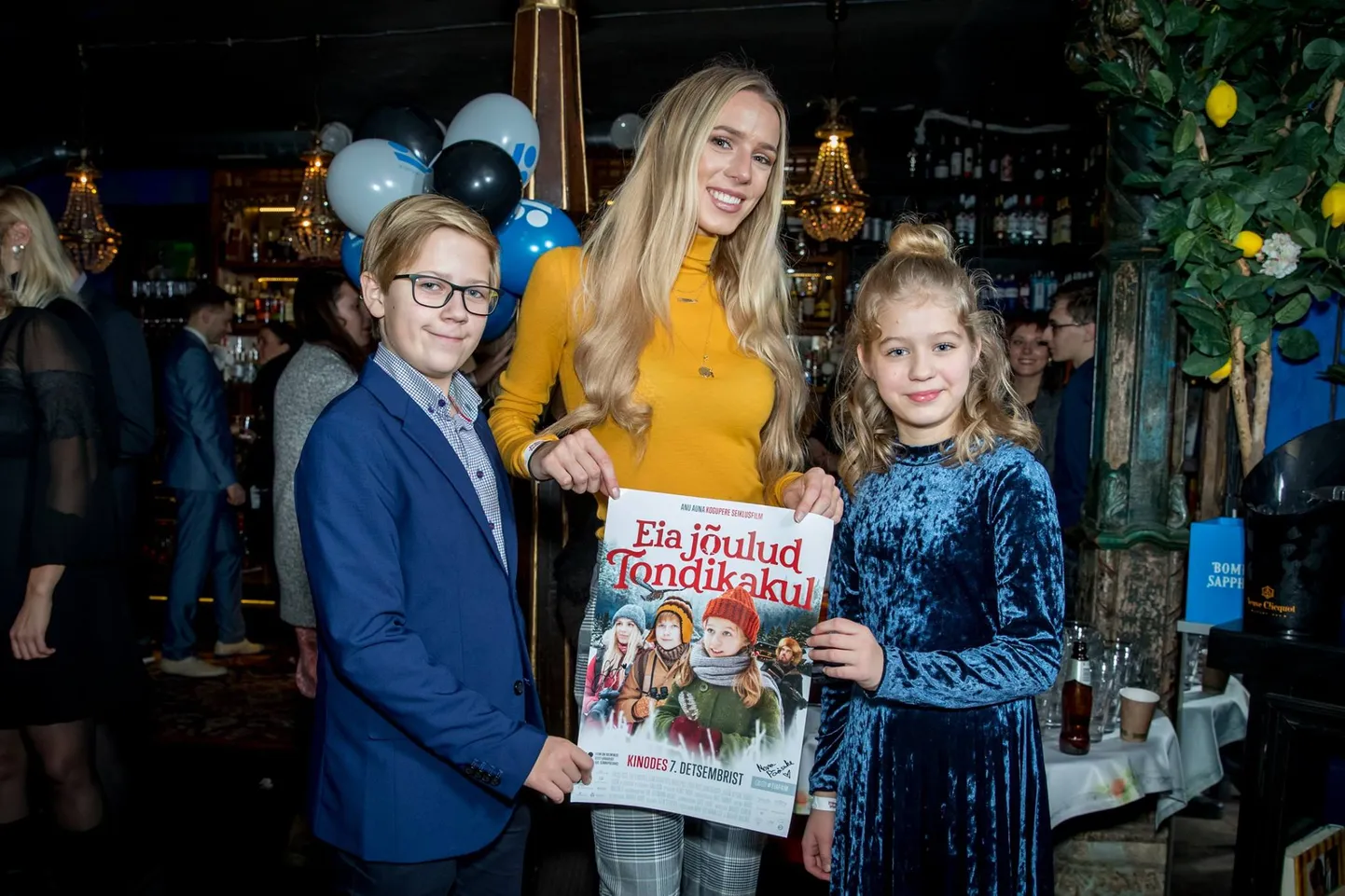Esilinastusel: vasakult Siim Oskar Ots, Liis Lemsalu ja Paula Rits.