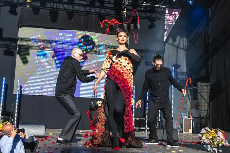 Bloomroom «Meta Aristocracy» võlus nii stiili, teostuse kui fantasilise tantsunumbriga laval, Tallinna Lilleball.