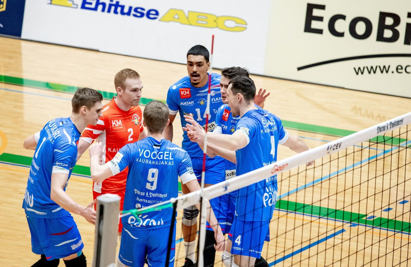 Pärnu võrkpalliklubi meeskond pakkus Eesti meistrivõistluste poolfinaalseeria avavaatuses põneva etenduse, kuid pidi TalTechi paremust tunnistama.