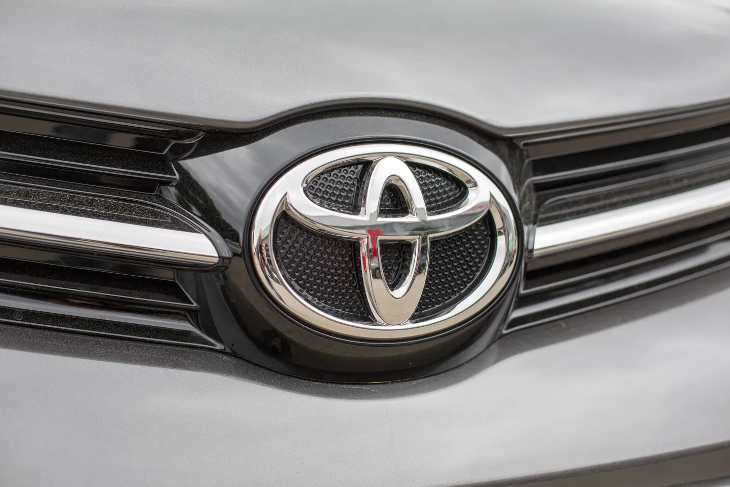Логотип Toyota.