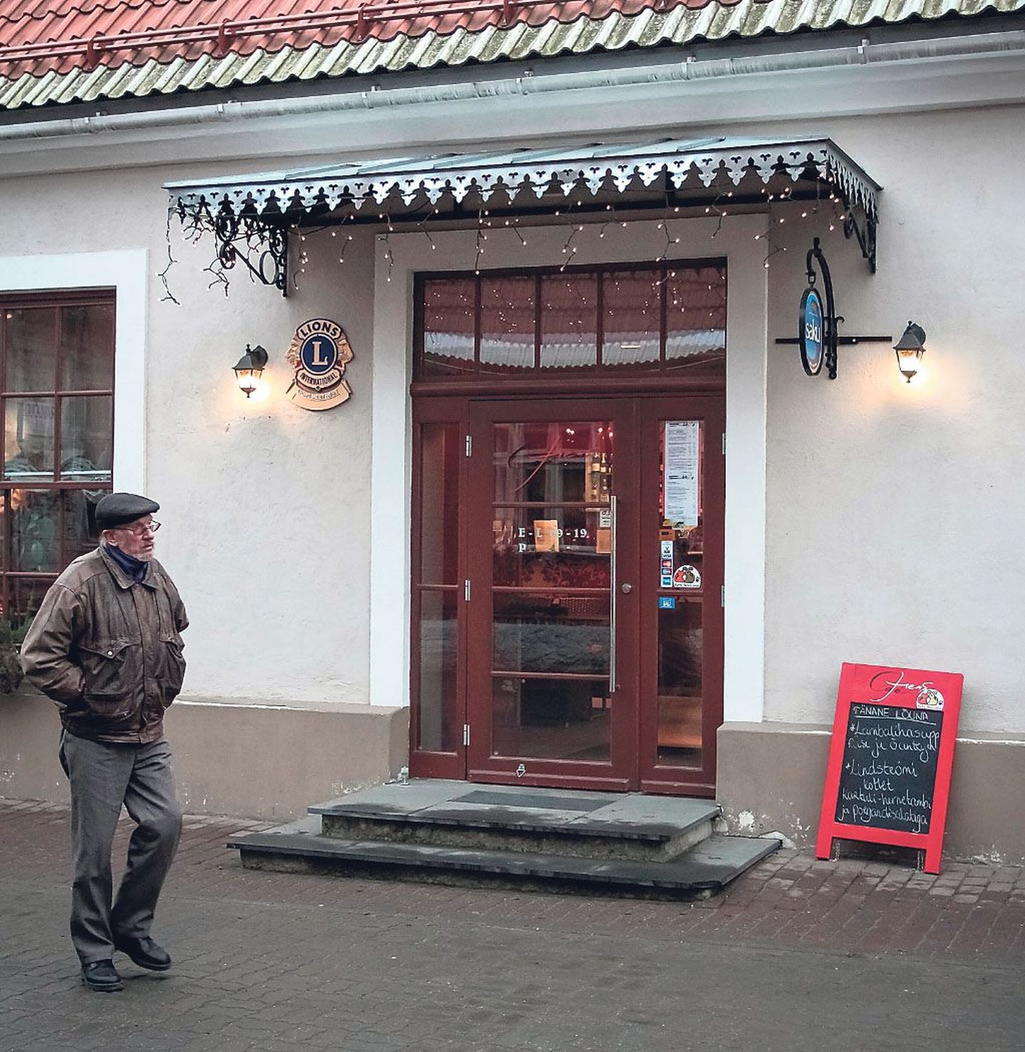 Pühavaimu tänaval aastaid tegutsenud Frens Café on viimaseid nädalaid avatud.