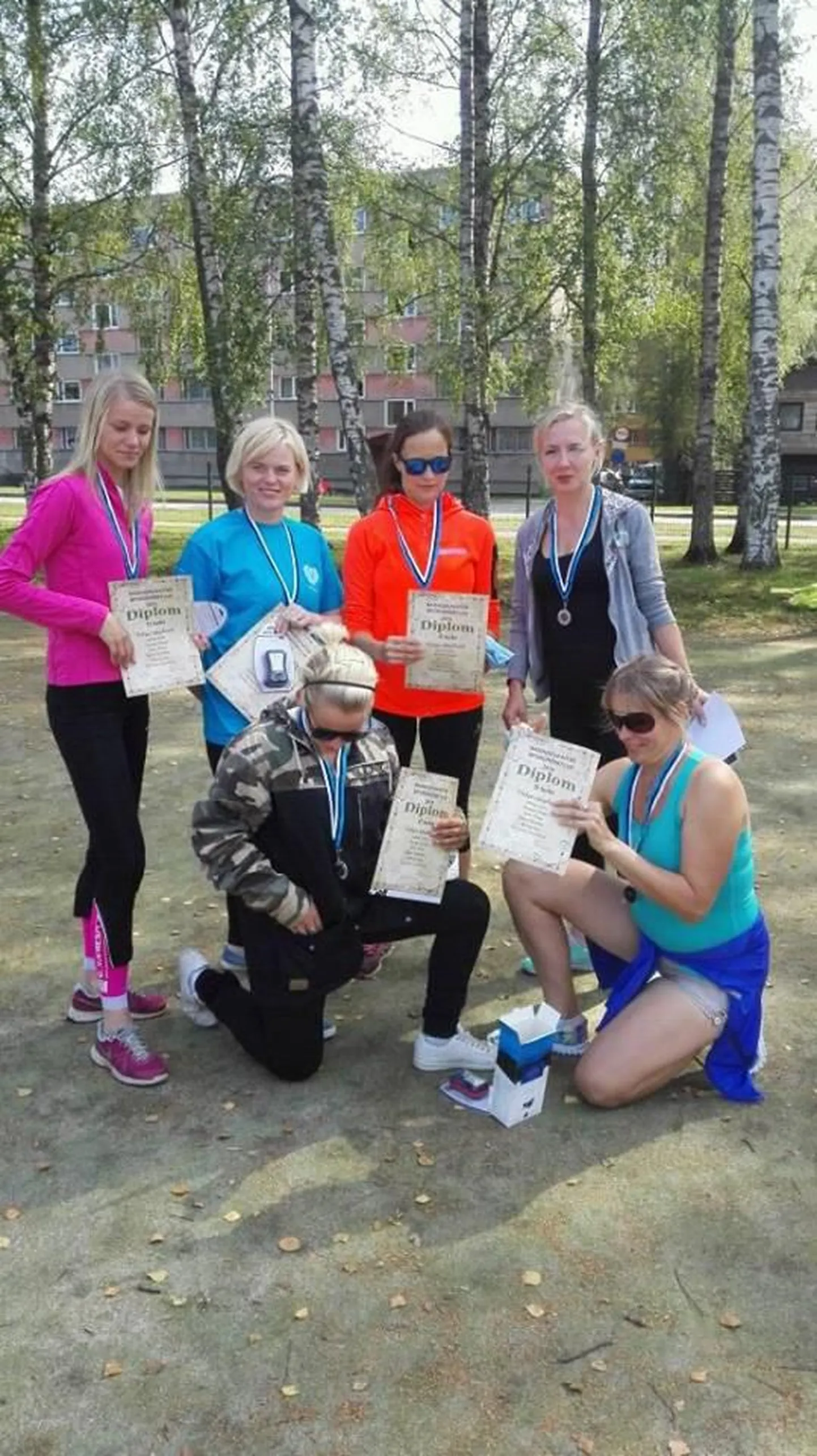 Valga ringkonna esindusse kuulusid Geiri Sperling (tagareas vasakult), Margit Kolju, Jane Pang, Lilian Salu, ees Kristina Svirskaja ja Marje Oja.