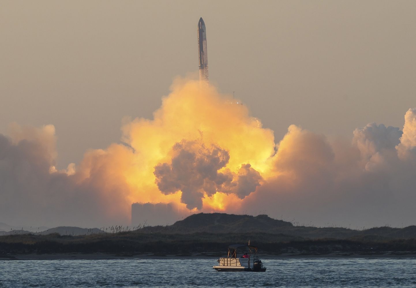 Ракета «СуперХеви» компании SpaceX.