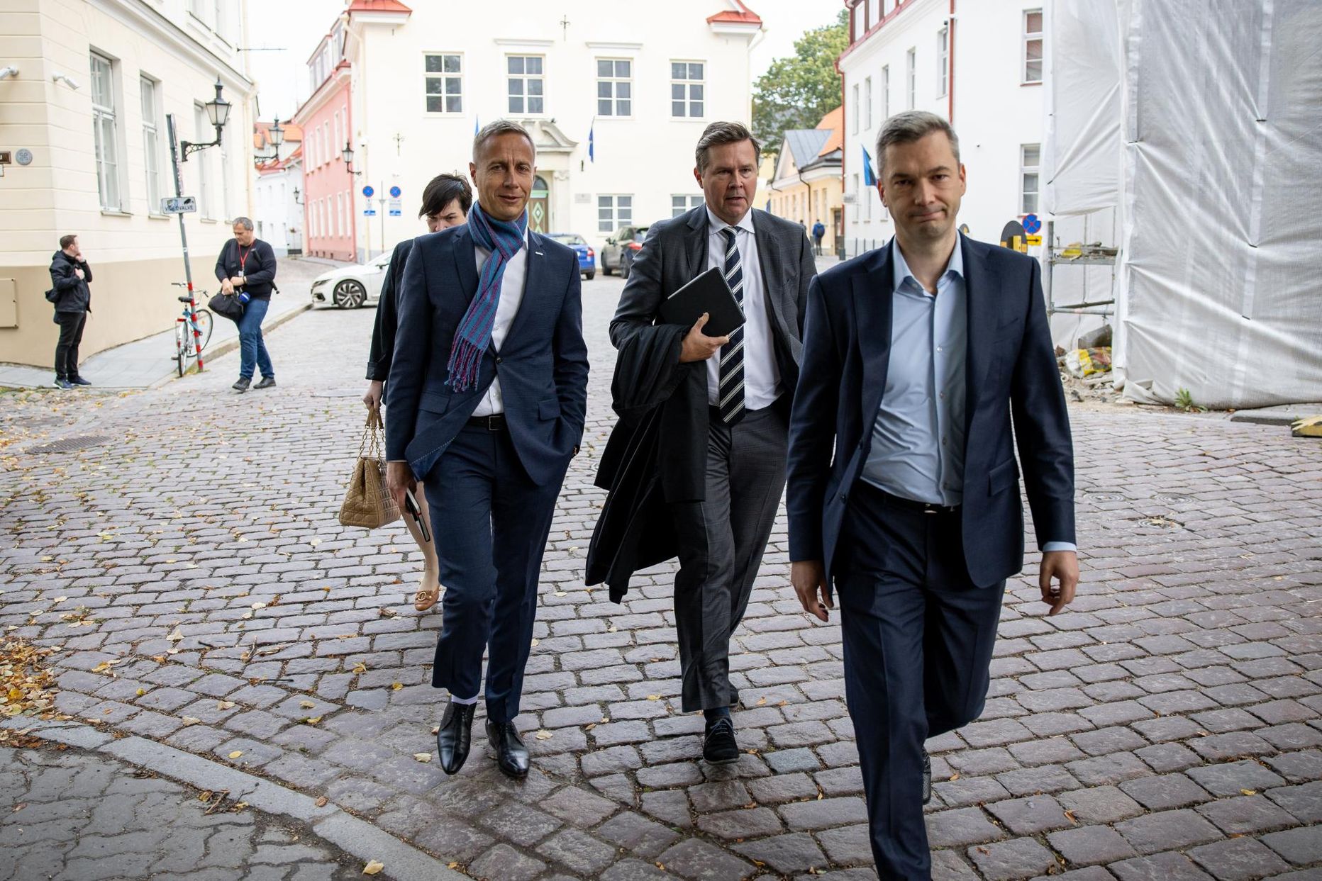 Pangajuhid käisid peaministriga kohtumas Stenbockis. LHV Groupi juht Madis Toomsalu, Coop Panga juht Margus Rink ning SEB juht Allan Parik.