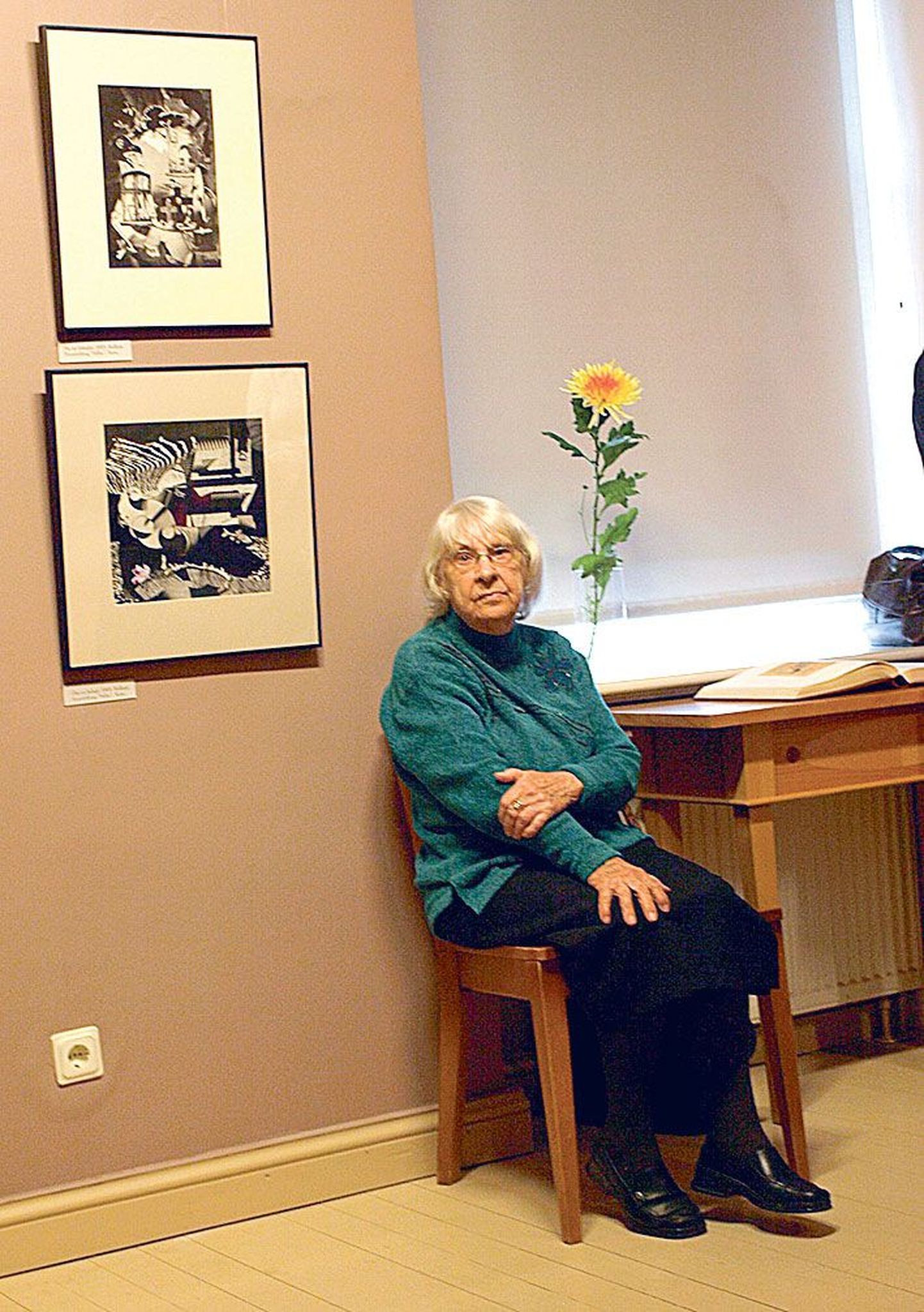Kunstnik Helju Sarnet Zauram (90) tuli Tartusse oma näitusele Haapsalust.