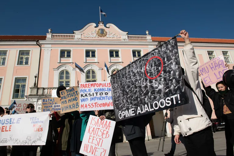Демонстрация протеста против нового правительства в 2019 году.