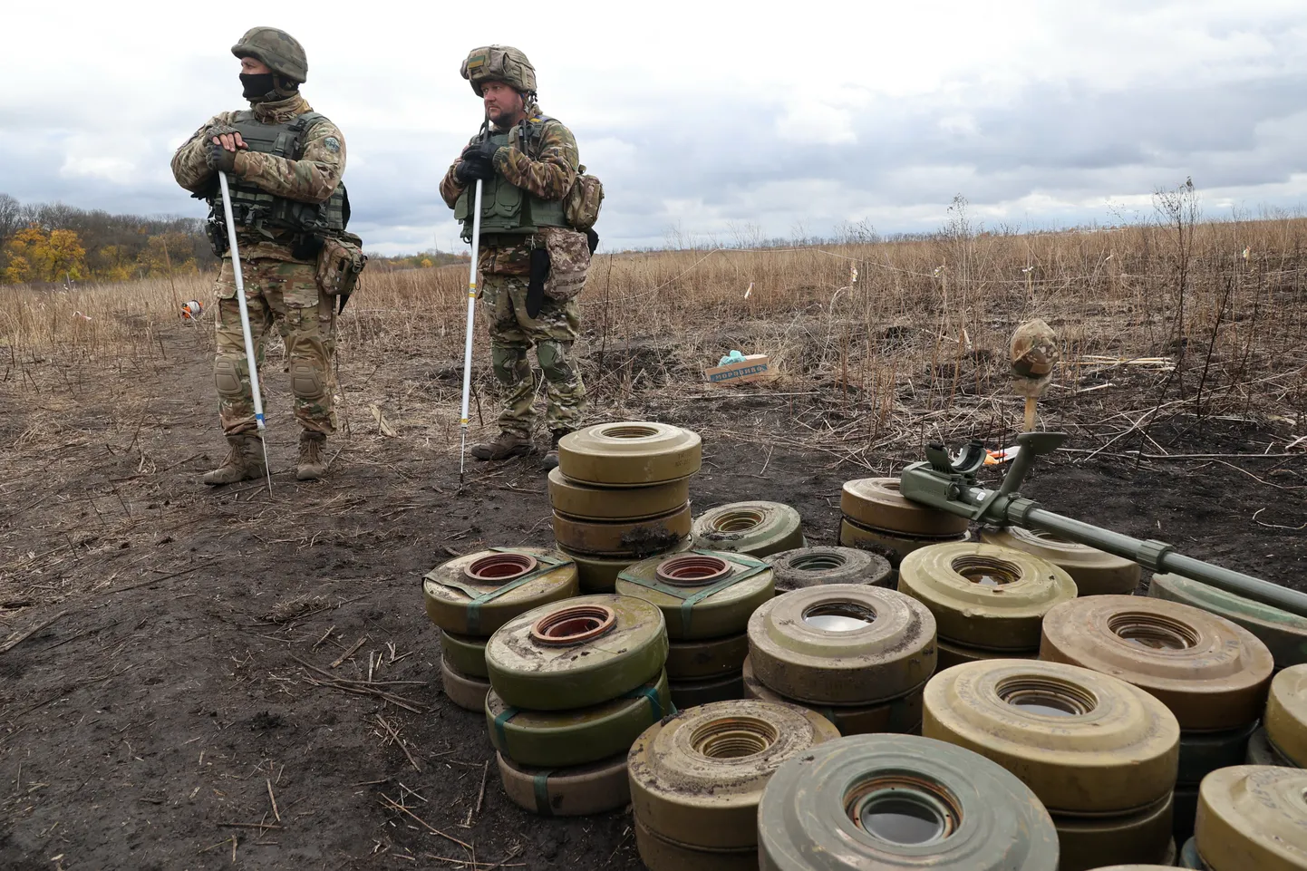 Möödunud sügisel korjati Ukrainas Harkivi oblastis kokku venelaste eelmisest suurest rünnakust maha jäetud maamiine. See on suur käsitöö ja võib lõppeda ka demineerija surmaga. Nüüd on leitud miinide asukoha ennustamiseks uus abiline - tehisintellekt, mida saaks kasutada ka Ukrainas.