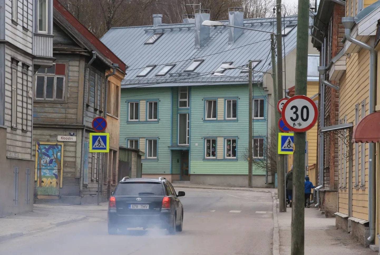 Ümber ehitamise käigus rattateid Kroonuaia tänavale ei tule, nendeks pole ruumi.