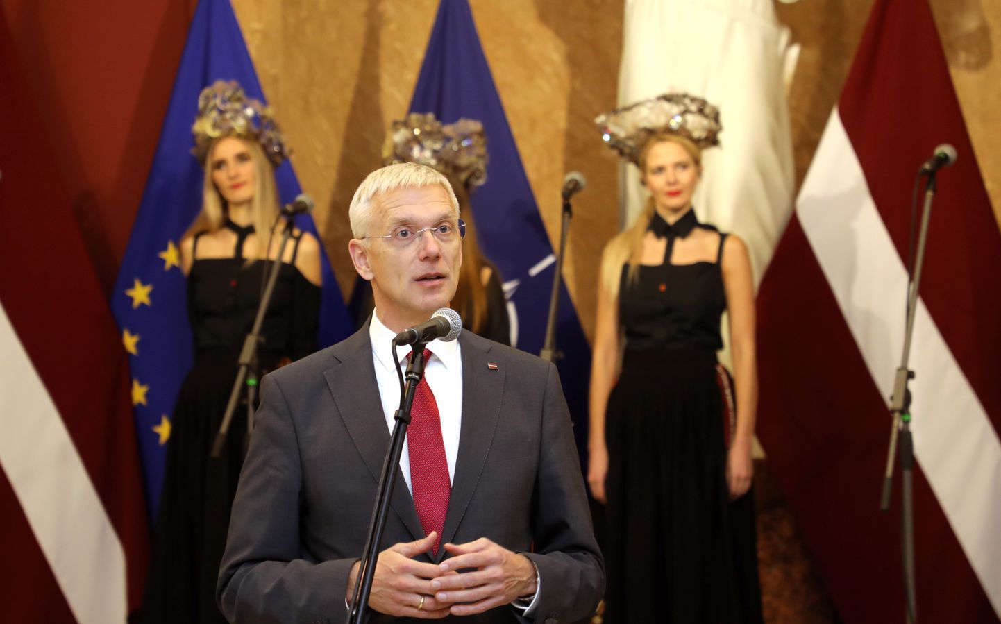 Ministru prezidents Krišjānis Kariņš piedalās valdības Ziemassvētku egles atklāšanas pasākumā.