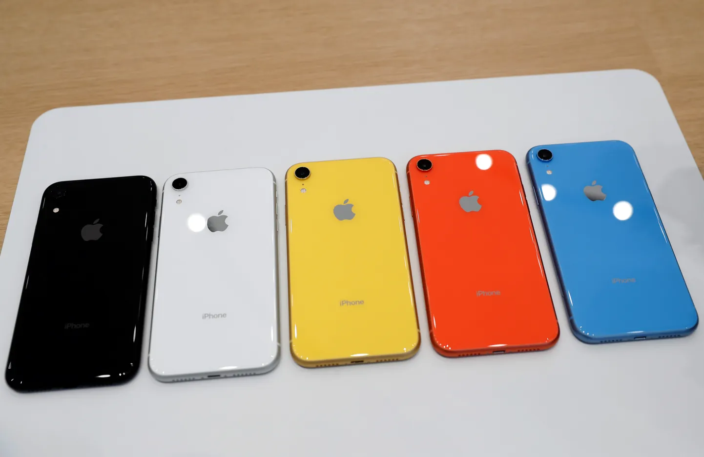 Nutitelefonide iPhone müük langes juba kolmandat kvartalit järjest.