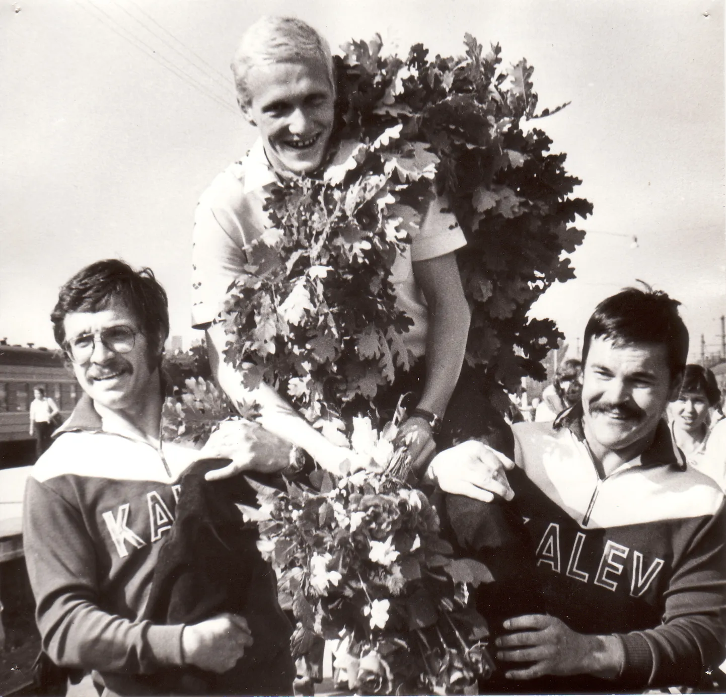Olümpiavõitja Ivar Stukolkin kalevlaste õlgadel (1980).