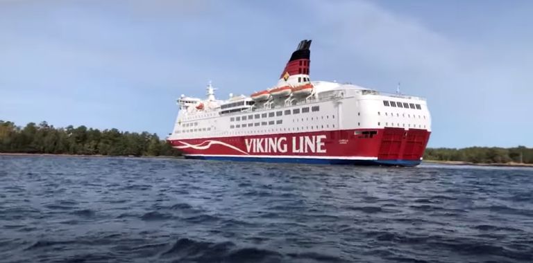 Viking Line'i Amorella sattus Ahvenamaa saarestikus õnnetusse, olles praegu põhjamudas kinni.
