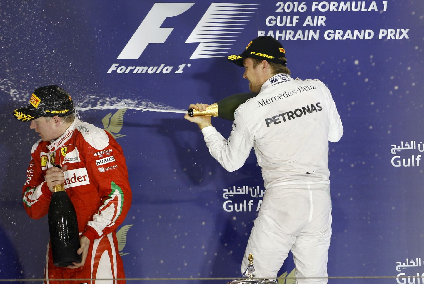 Kimi Räikkönen ja Nico Rosberg 2016. aasta Bahreini GP poodiumil.