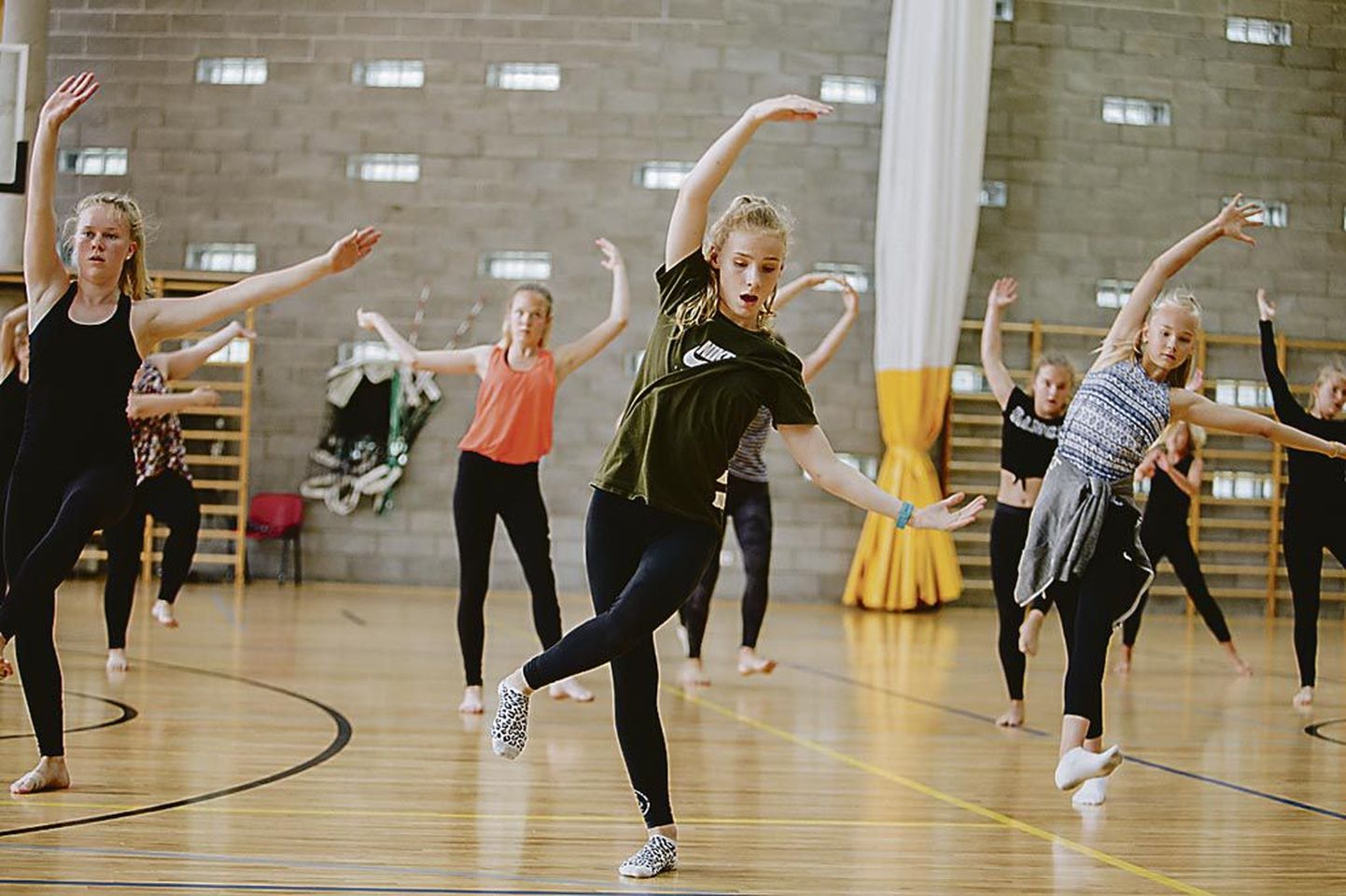 Pärnu tantsib 2017 tantsuakadeemia viimased pingutused tuli teha reedel peaproovis ja kontserdil.