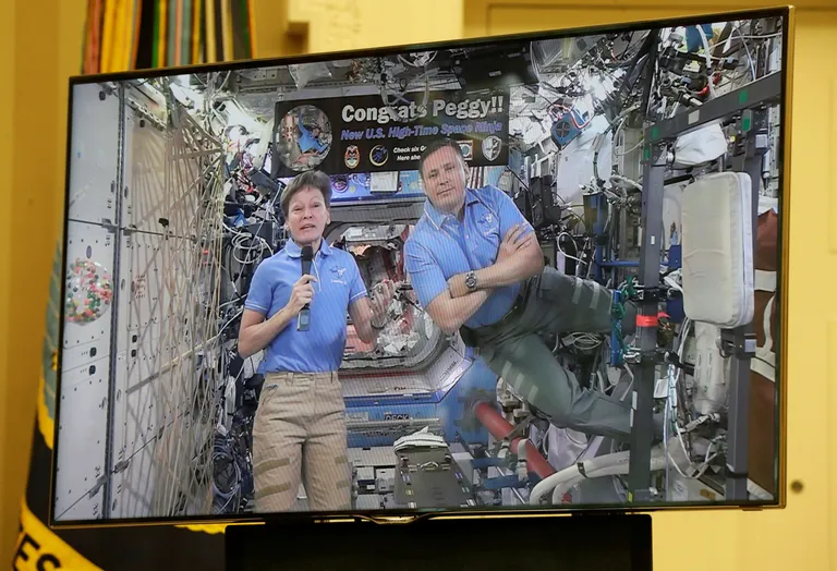USA astronaudid Peggy Whitson ja Jack Fischer ISSil / KEVIN LAMARQUE/REUTERS/Scanpix