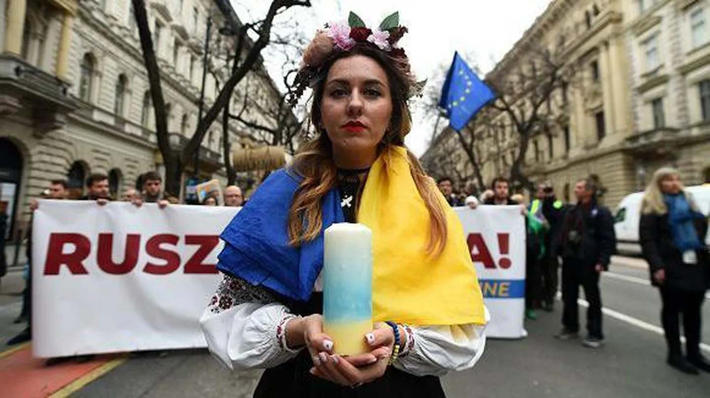 Сразу после начала войны Венгрия приняла сотни тысяч украинских беженцев