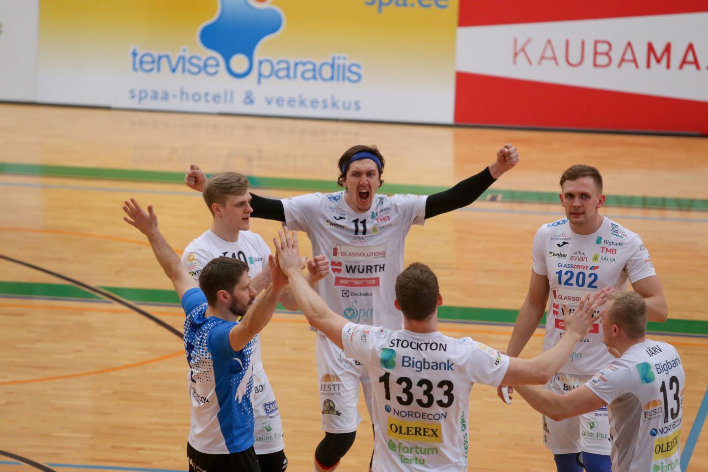 Tartu alistas poolfinaalis Pärnu mängudega 3:0 ja kohtub finaalis põhiturniiri võitja Saaremaaga.