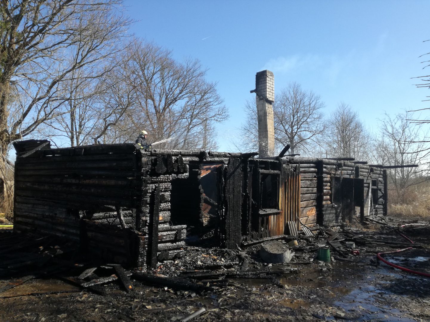 Põltsamaa vallas põles talu maani maha.