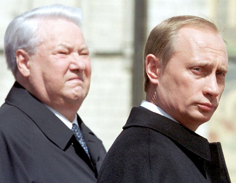 Jeltsin nimetas oma mantlipärijaks seni avalikusele vähetuntud Vladimir Putini. Mitmed meediaväljaanded arvasid toona, et see pigem kahjustab Putini võimalusi saada presidendiks kui parandab neid.